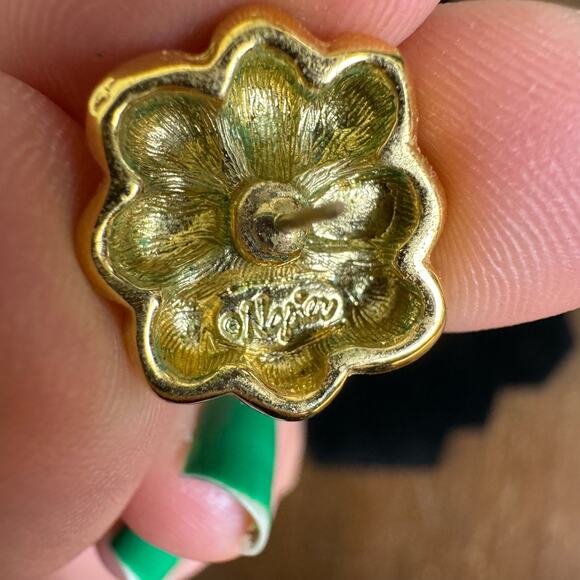 Napier VINTAGE gold tone Floral Knot Stud‎ Earrings for pierced ears - Picture 3 of 5